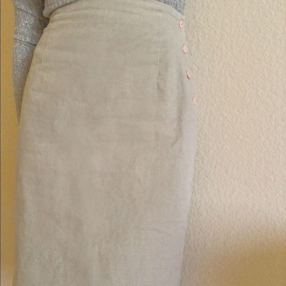 High-waisted beige skirt w/ side buttons - Picture 5 of 5